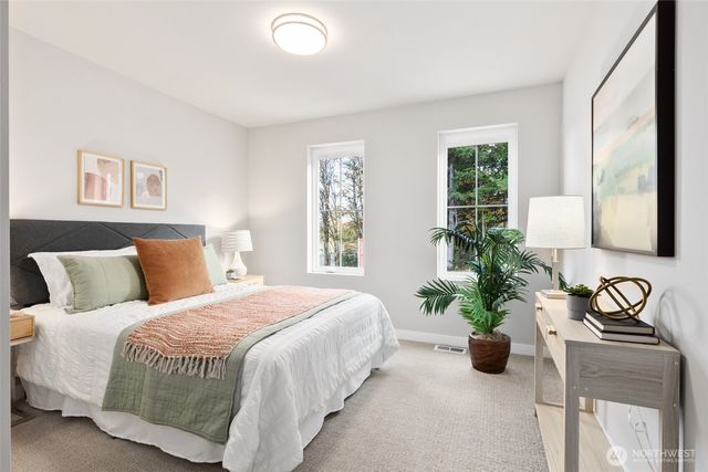 318 NE Shadowhawk Lane, Bremerton, WA 98311