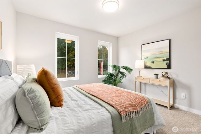 318 NE Shadowhawk Lane, Bremerton, WA 98311