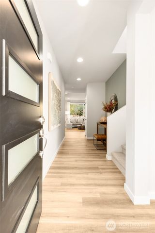 318 NE Shadowhawk Lane, Bremerton, WA 98311