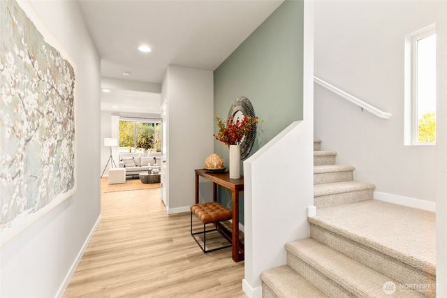 318 NE Shadowhawk Lane, Bremerton, WA 98311