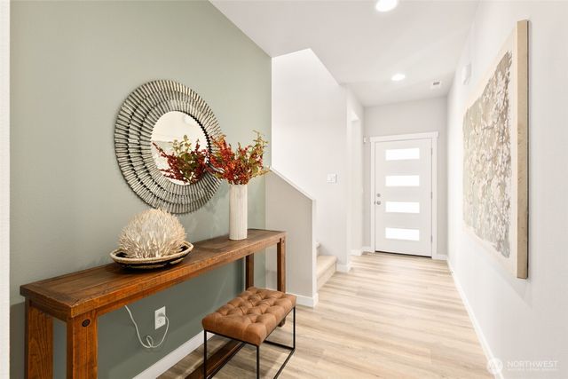 318 NE Shadowhawk Lane, Bremerton, WA 98311