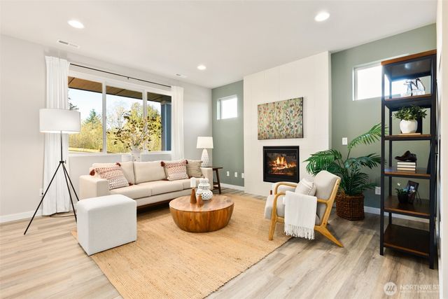 318 NE Shadowhawk Lane, Bremerton, WA 98311