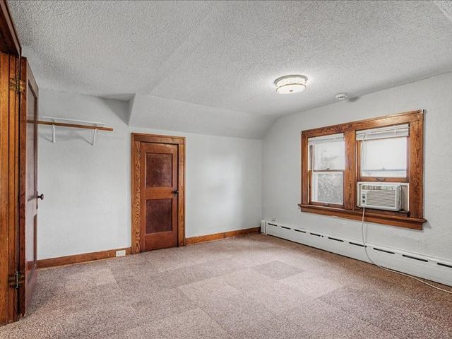 1230 30th St NE, Cedar Rapids, IA 52403