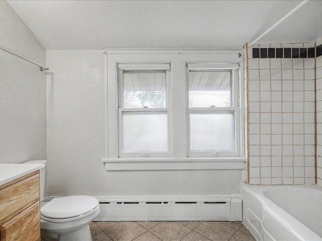 1230 30th St NE, Cedar Rapids, IA 52403