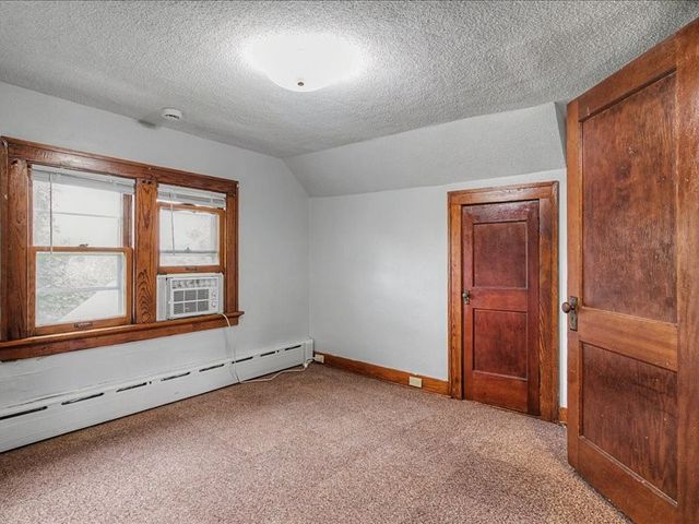1230 30th St NE, Cedar Rapids, IA 52403