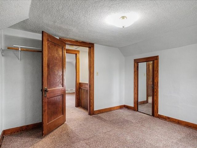 1230 30th St NE, Cedar Rapids, IA 52403