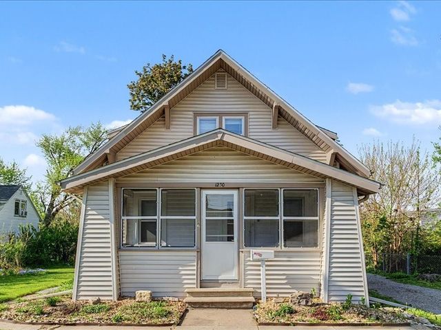 1230 30th St NE, Cedar Rapids, IA 52403