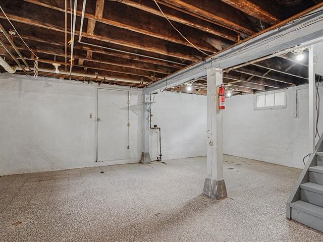 1230 30th St NE, Cedar Rapids, IA 52403