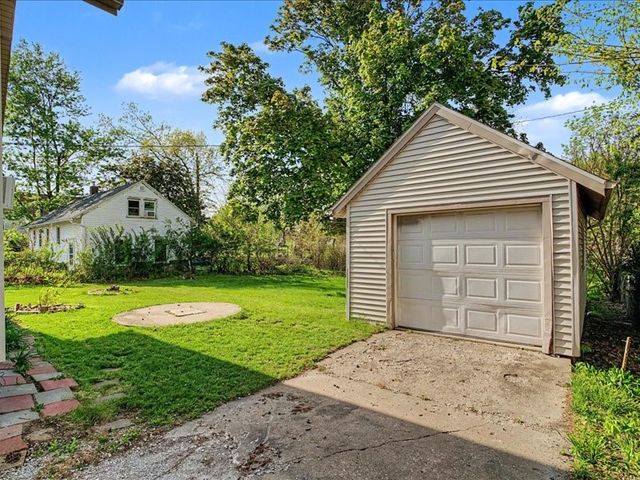 1230 30th St NE, Cedar Rapids, IA 52403