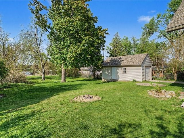 1230 30th St NE, Cedar Rapids, IA 52403