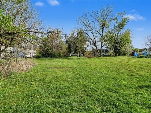 1230 30th St NE, Cedar Rapids, IA 52403