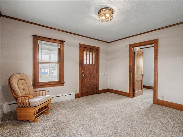 1230 30th St NE, Cedar Rapids, IA 52403