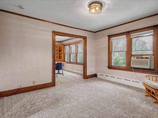 1230 30th St NE, Cedar Rapids, IA 52403