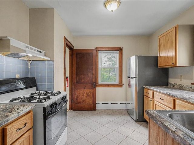 1230 30th St NE, Cedar Rapids, IA 52403