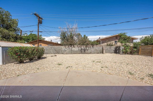 1855 Thomas Drive, Las Cruces, NM 88011
