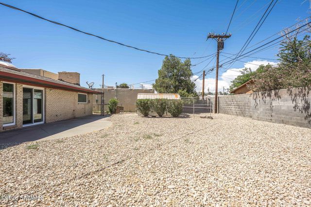 1855 Thomas Drive, Las Cruces, NM 88011