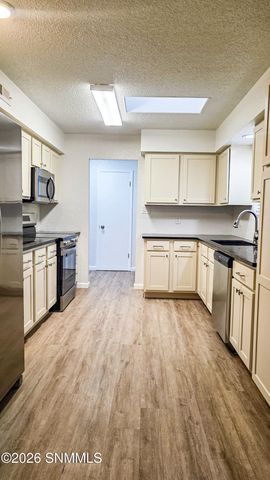 1855 Thomas Drive, Las Cruces, NM 88011