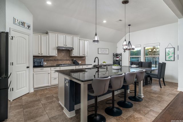 11331 Massive Mt, Helotes, TX 78023