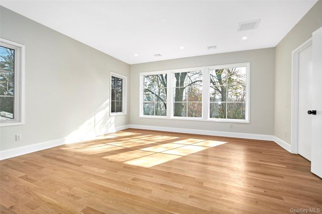 2 Myrtledale Road, Scarsdale, NY 10583