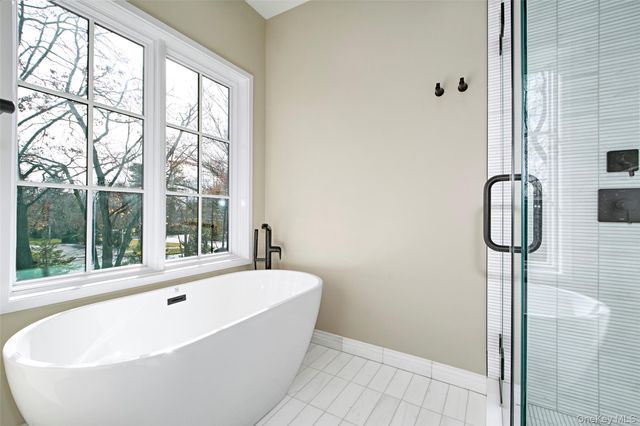 2 Myrtledale Road, Scarsdale, NY 10583