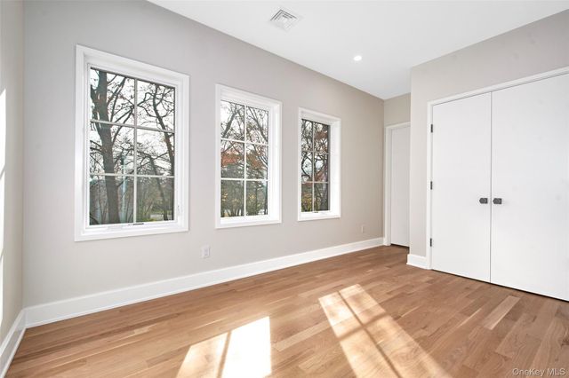 2 Myrtledale Road, Scarsdale, NY 10583