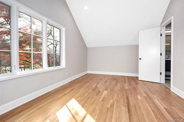 2 Myrtledale Road, Scarsdale, NY 10583