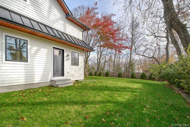 2 Myrtledale Road, Scarsdale, NY 10583