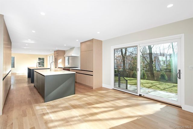 2 Myrtledale Road, Scarsdale, NY 10583