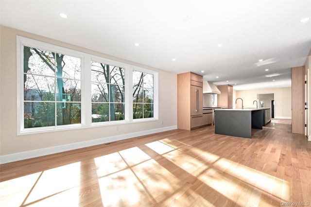 2 Myrtledale Road, Scarsdale, NY 10583