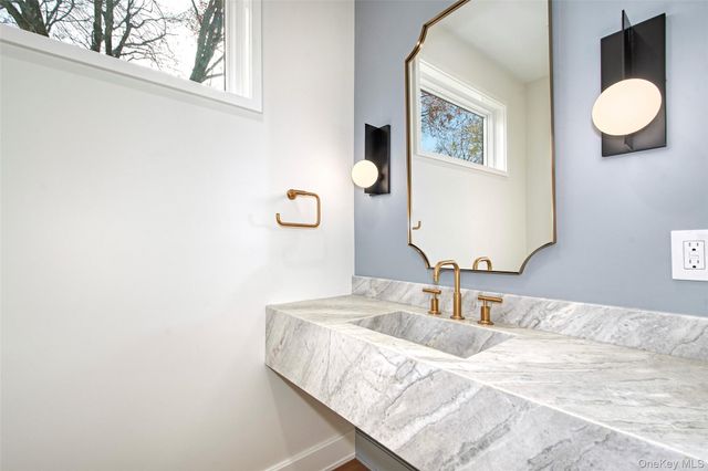 2 Myrtledale Road, Scarsdale, NY 10583