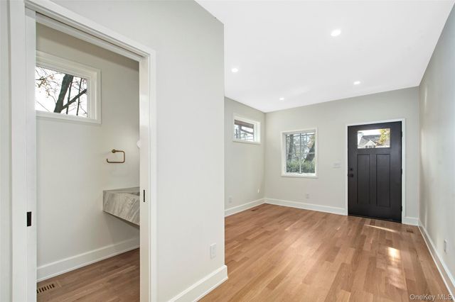 2 Myrtledale Road, Scarsdale, NY 10583