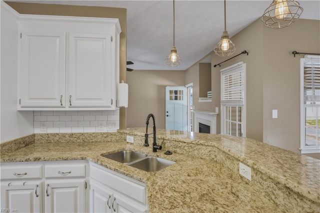 200 Keswick PL, Smithfield, VA 23430