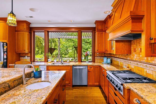 24416 249th Avenue SE, Maple Valley, WA 98038