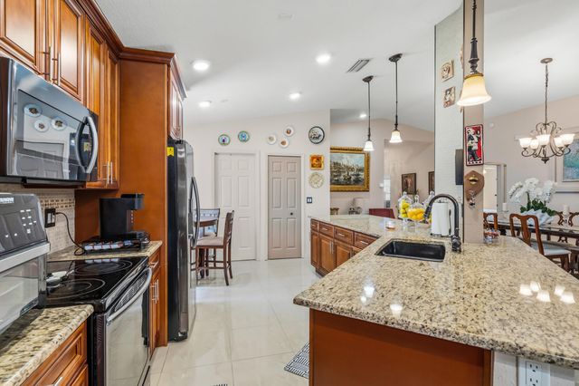 1013 E 13th Square, Vero Beach, FL 32960