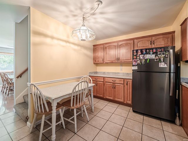 8103 Pine Creek Drive, Evansville, IN 47710
