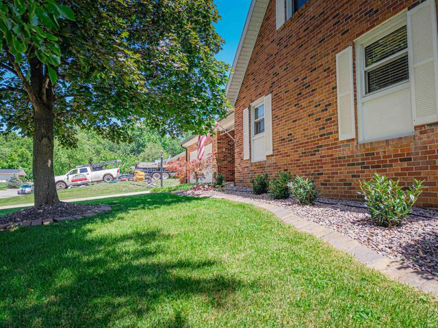 8103 Pine Creek Drive, Evansville, IN 47710