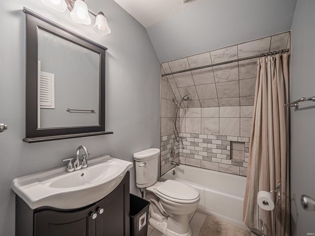 8103 Pine Creek Drive, Evansville, IN 47710