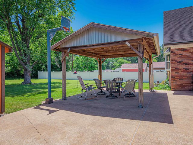 8103 Pine Creek Drive, Evansville, IN 47710