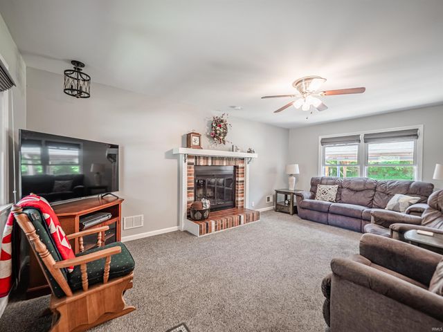 8103 Pine Creek Drive, Evansville, IN 47710