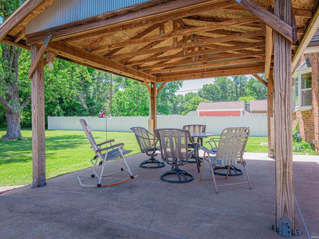 8103 Pine Creek Drive, Evansville, IN 47710