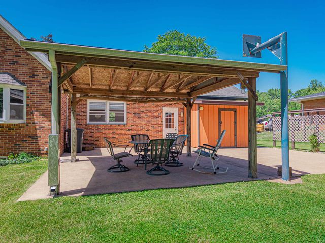 8103 Pine Creek Drive, Evansville, IN 47710
