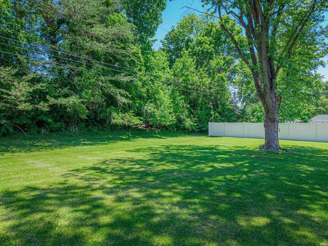 8103 Pine Creek Drive, Evansville, IN 47710