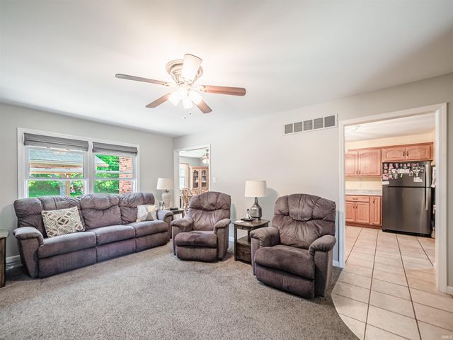 8103 Pine Creek Drive, Evansville, IN 47710