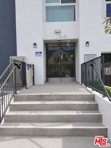 744 Hartford Avenue 406, Los Angeles, CA 90017