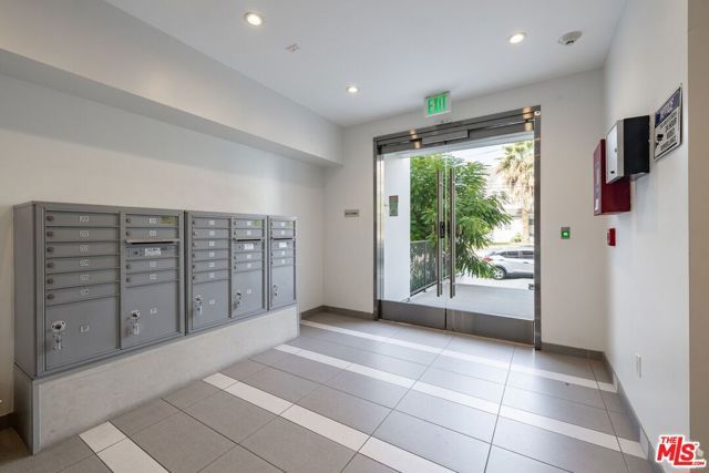 744 Hartford Avenue 406, Los Angeles, CA 90017