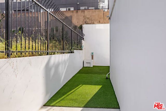 744 Hartford Avenue 406, Los Angeles, CA 90017