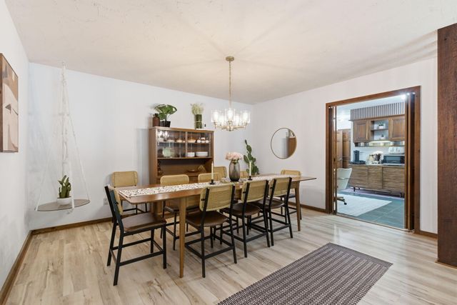 2860 S Chambery Avenue, Springfield, MO 65804