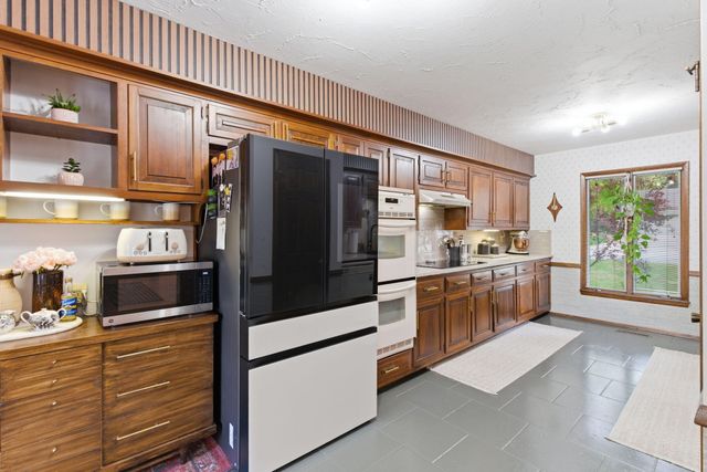 2860 S Chambery Avenue, Springfield, MO 65804