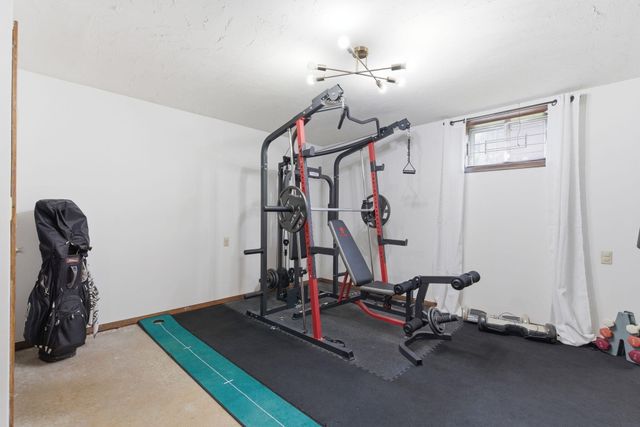 2860 S Chambery Avenue, Springfield, MO 65804