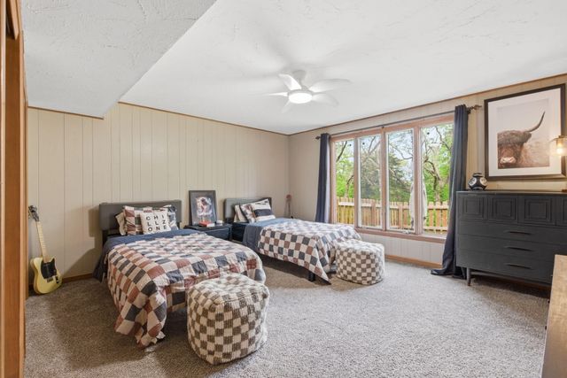 2860 S Chambery Avenue, Springfield, MO 65804